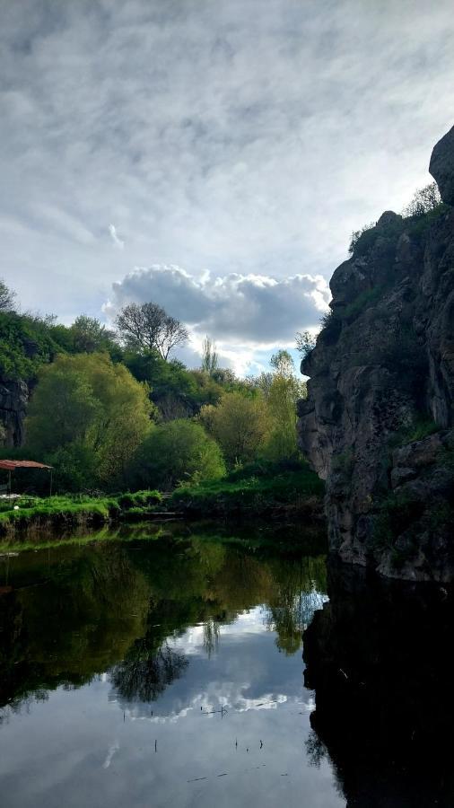 Zove Rural Cottage With Garden Views K'arashamb Esterno foto