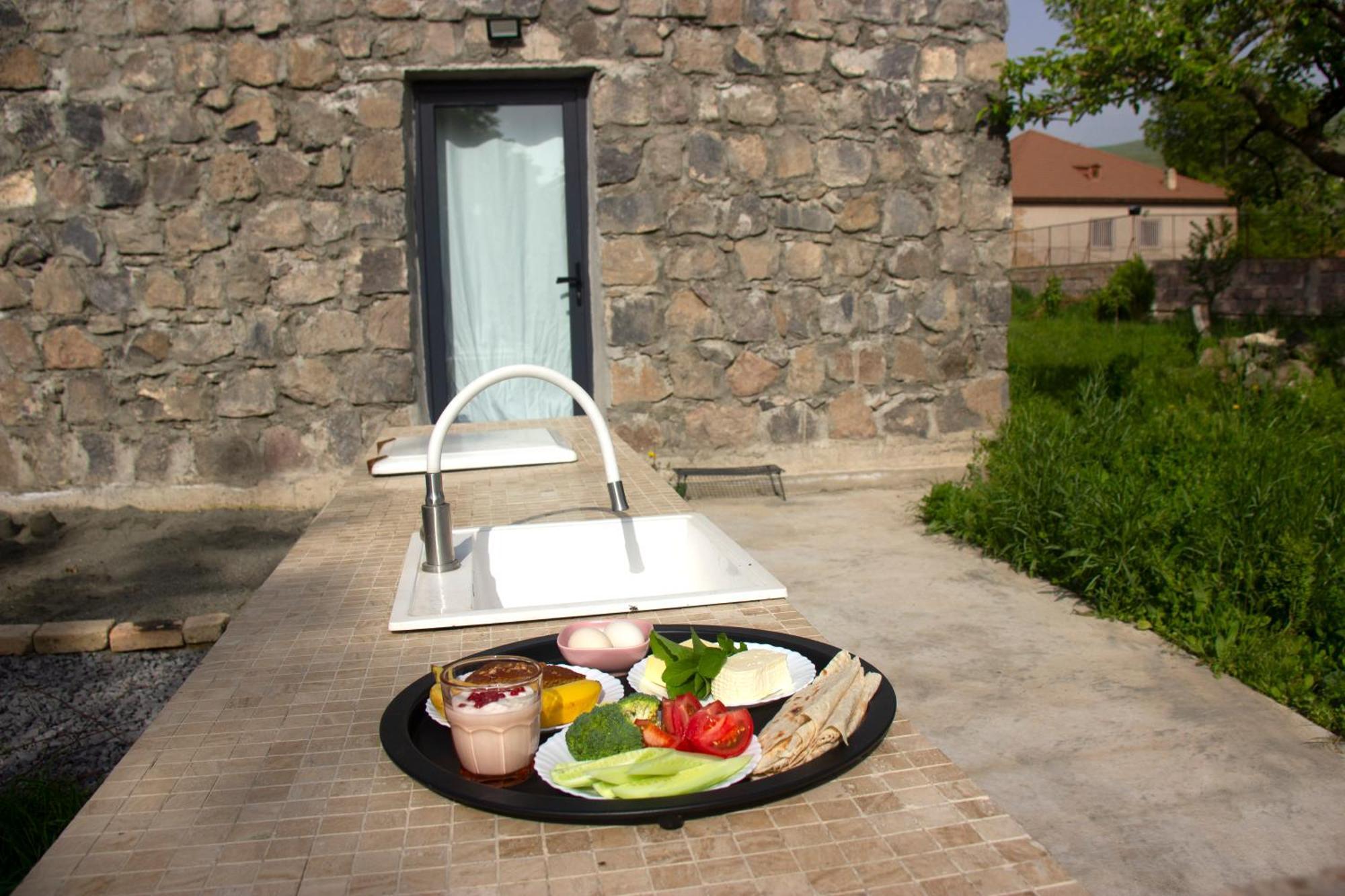 Zove Rural Cottage With Garden Views K'arashamb Esterno foto